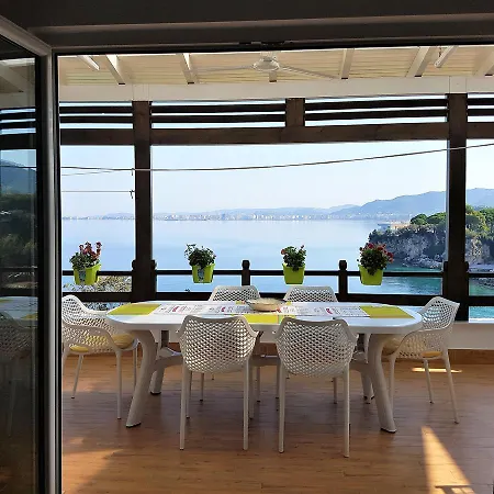 Sofia's Nyaraló Vlora