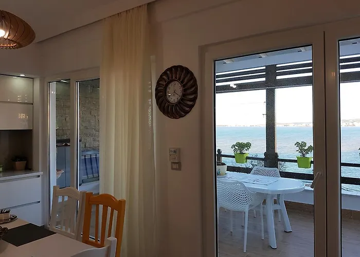 Sofia's * Wlora
